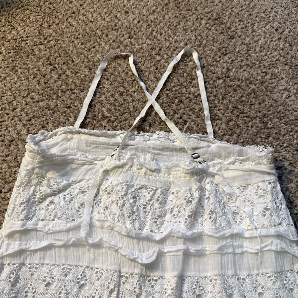 Elegant White Lace Dress - image 8